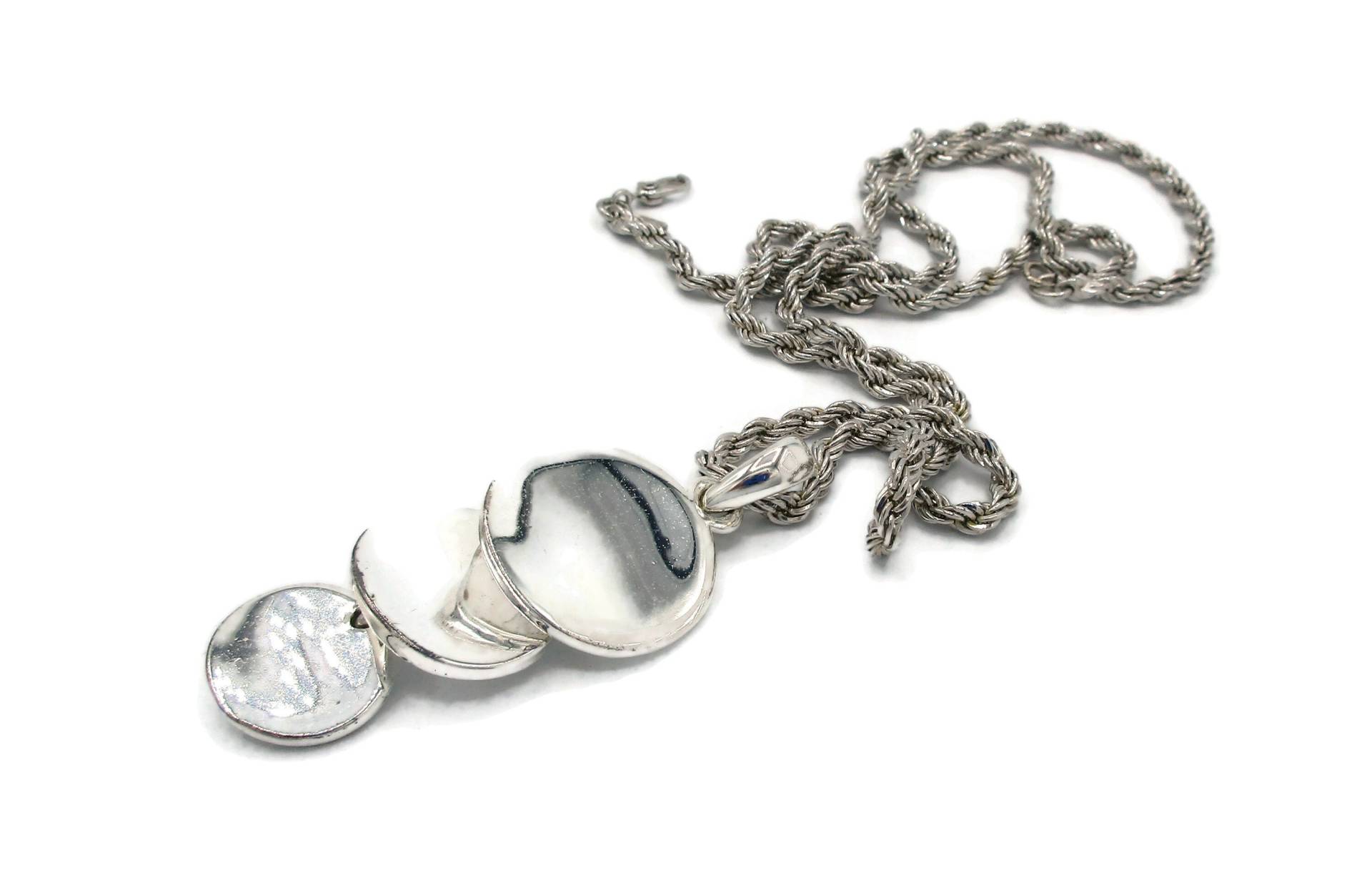 Monet Silber Ton Kette Mod Link 24 Zoll Extra Lang Designer Signiert Vintage Kostüm Schmuck Statement Start - Und Landebahn High End Sommer Monet Silber Ton Kette Mod Link 24 Zoll Extra Lang Designer Signiert Vintage Kostüm Schmuck Statement Start - Und Landebahn High End Sommer von TreasureTrovebyTish