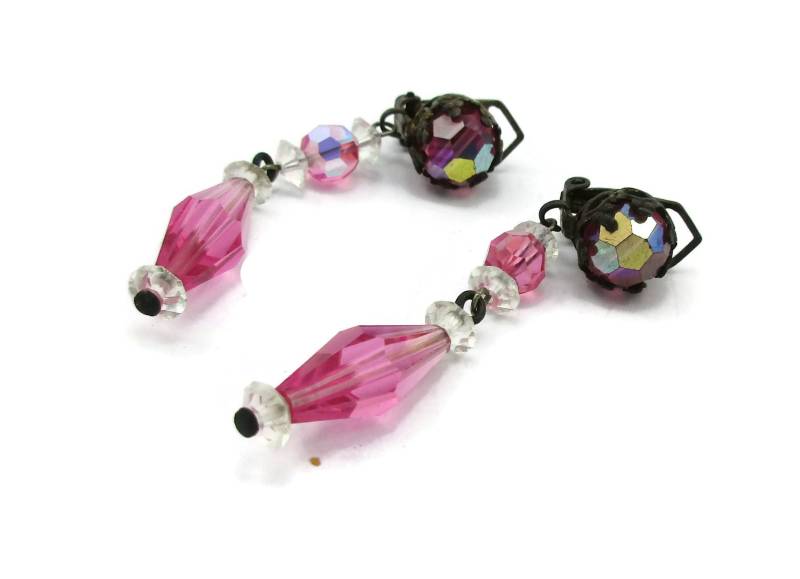 Rosa Kristall Baumeln Tropfen Ohrringe Cluster Aurora Borealis Gold Ton Braut Stutzen Auf Schmuck Facettierte 1990Er Jahre Designer Kostüm von TreasureTrovebyTish