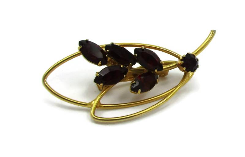 Rote Strass Gold Brosche Offene Arbeit Filigrane Pin Schal Vintage Estate Schmuck Geschenk Idee Pullover Kostüm von TreasureTrovebyTish