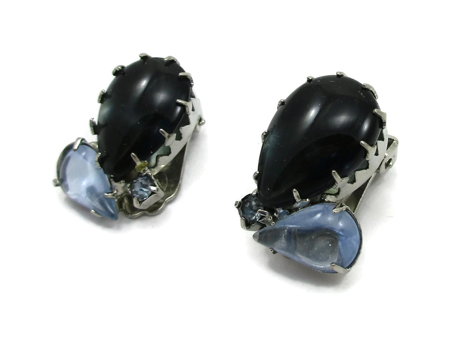 Silber Teardrop Blau Strass Clip Ohrringe Prong Set Designer Glassteine Vintage Estate Schmuck Braut Geschenk Ideen Runway Classic Silber Teardrop Blau Strass Clip Ohrringe Prong Set Designer Glassteine Vintage Estate Schmuck Braut Geschenk Ideen Runway Classic von TreasureTrovebyTish