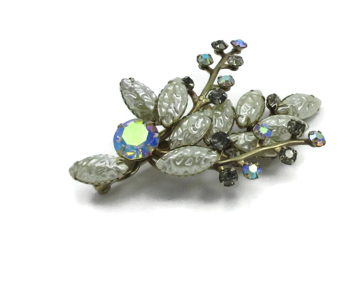 Silber Ton Weiß Pearlescent Steine Brosche Aurora Borealis Ab Pin Große Vintage Kostüm Schmuck Mode Estate Schal Pullover Silber Ton Weiß Pearlescent Steine Brosche Aurora Borealis Ab Pin Große Vintage Kostüm Schmuck Mode Estate Schal Pullover von TreasureTrovebyTish