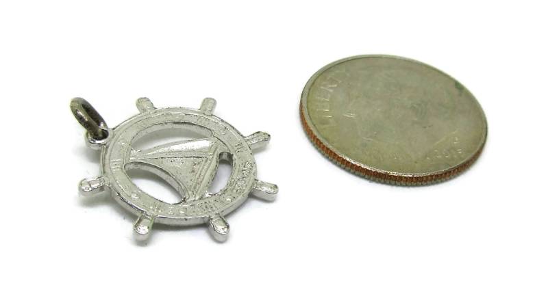 sterling Silber Anhänger Charme Segelboot Schiff Rad Der 1960Er Jahre Vintage Estate Findet Schmuck Designer Geschenkideen Souvenir Charms von TreasureTrovebyTish