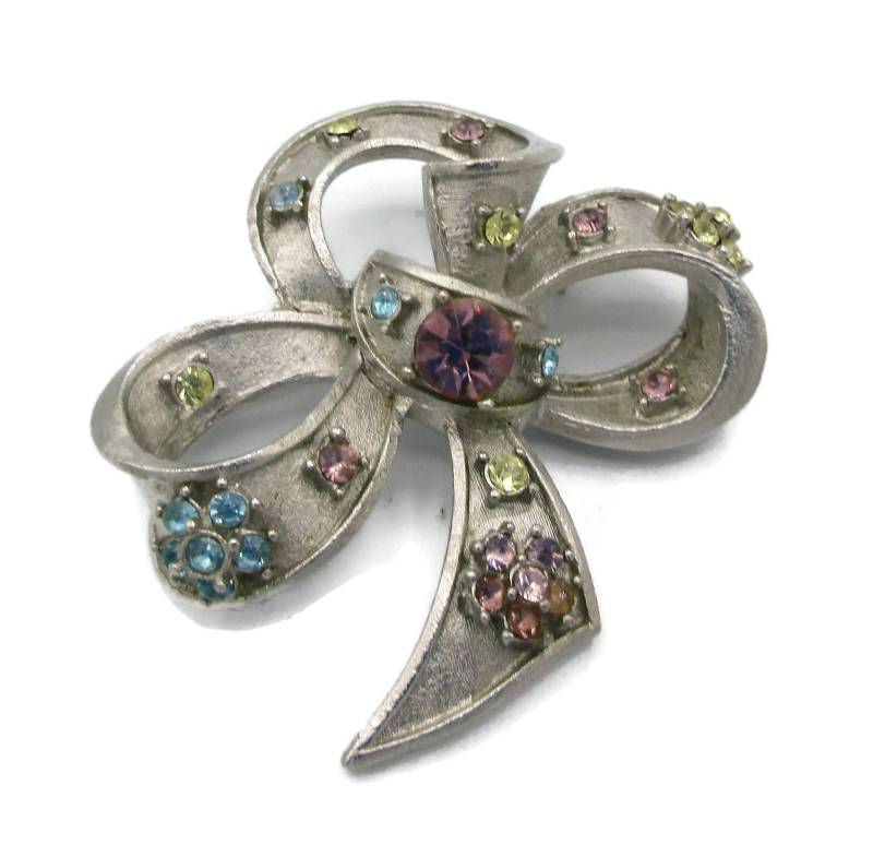 strass Brosche Schleife Design Pin Silber Ton Brautstrauß Glitzer Designer Vintage Modeschmuck Schal Geschenkideen von TreasureTrovebyTish