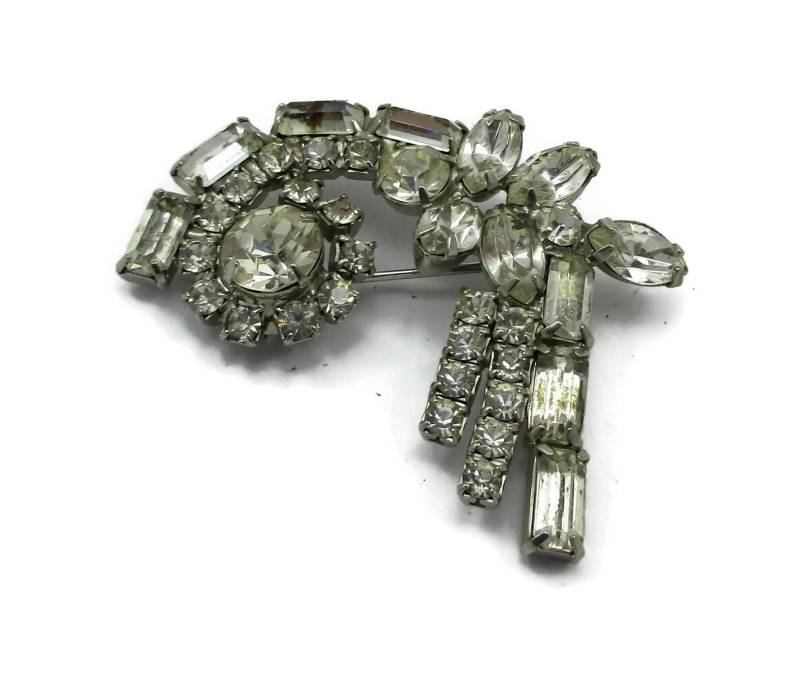 strass Brosche Spray Design Pin Silber Ton Braut Bouquet Funkeln Designer Vintage Kostüm Schmuck Schal Geschenk-Ideen strass Brosche Spray Design Pin Silber Ton Braut Bouquet Funkeln Designer Vintage Kostüm Schmuck Schal Geschenk-Ideen von TreasureTrovebyTish