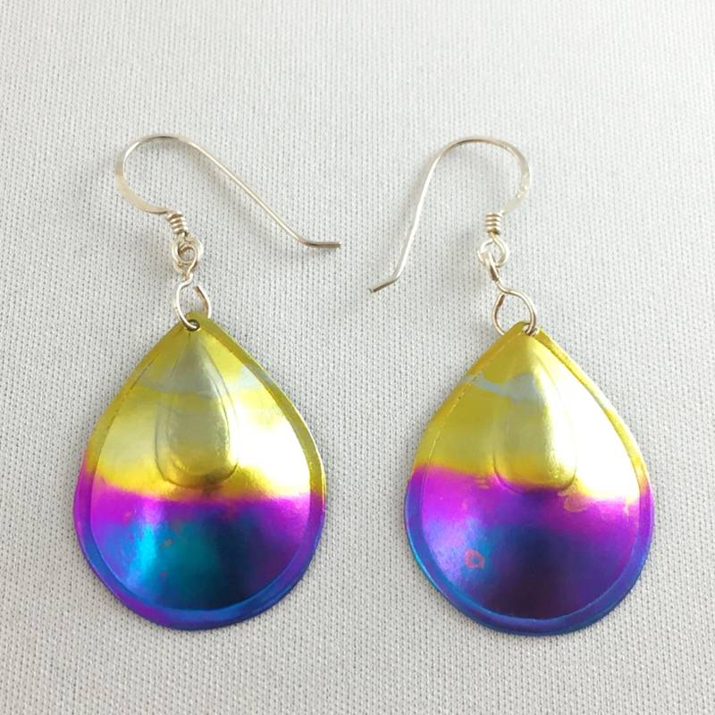 Vintage Titan Wärme Behandelt Regenbogen Ohrringe Medium, #teaa-1 Vintage Titan Wärme Behandelt Regenbogen Ohrringe Medium, #teaa-1 von Treasurebox83