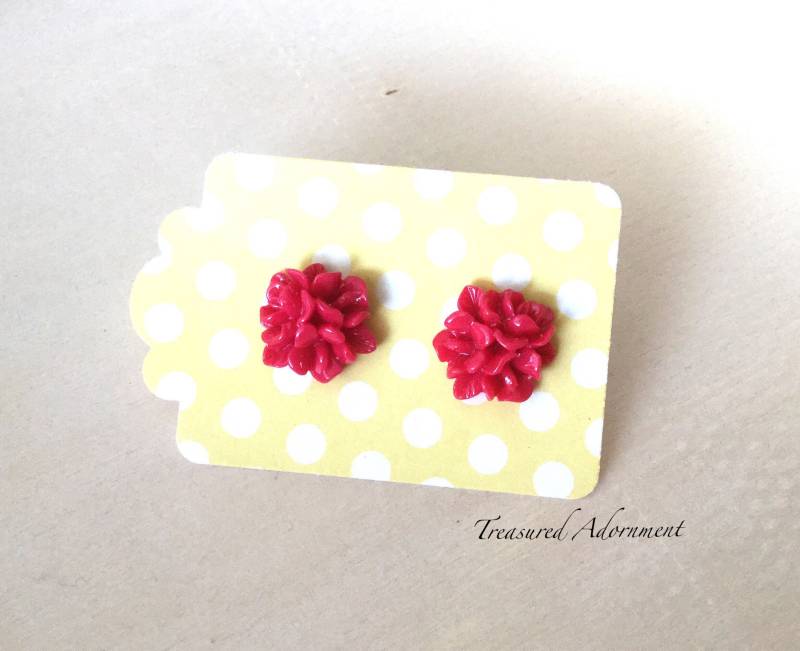 Red Flower Ohrstecker, Ohrringe, Brautjungfern Dankeschön Geschenk, Weihnachtsohrringe, Urlaub Geschenk Vorhanden, Stocking Stuffer von TreasuredAdornment