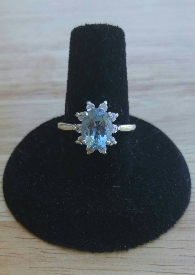 Aquamarin Und Weißer Topas Sterling Silber Ring Größe 7 Aquamarin Und Weißer Topas Sterling Silber Ring Größe 7 von TreasuresByHilary