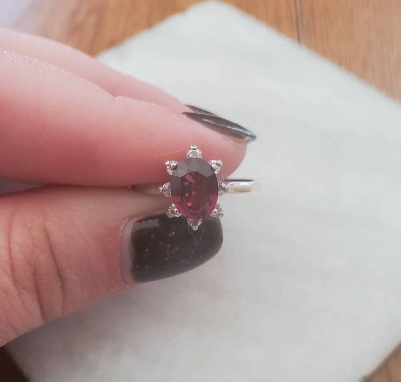 Granat Und Weißer Topas Sterling Silber Halo Ring Größe 8 Granat Und Weißer Topas Sterling Silber Halo Ring Größe 8 von TreasuresByHilary