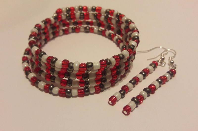 Alabama Memory Wire Armband Und Ohrringe, Bama Armband, Perlenschmuck von TreasuresByToya