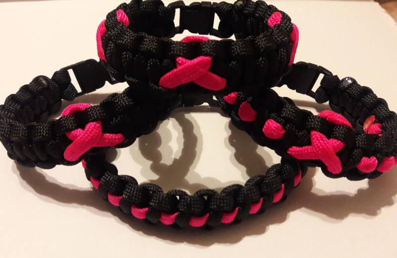Brustkrebs Bewusstsein Paracord Armband Black Cobra Knot von TreasuresByToya