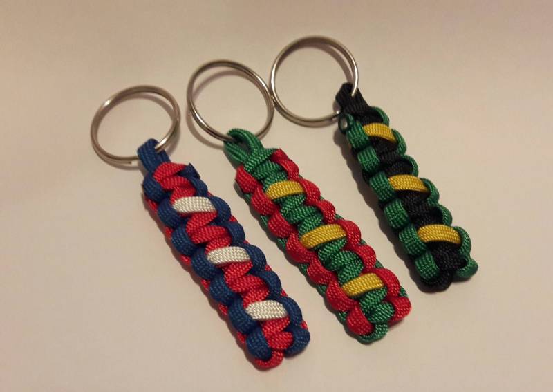 Cobra Knot Schlüsselanhänger Aus Paracord Usa, Rasta Colors von TreasuresByToya