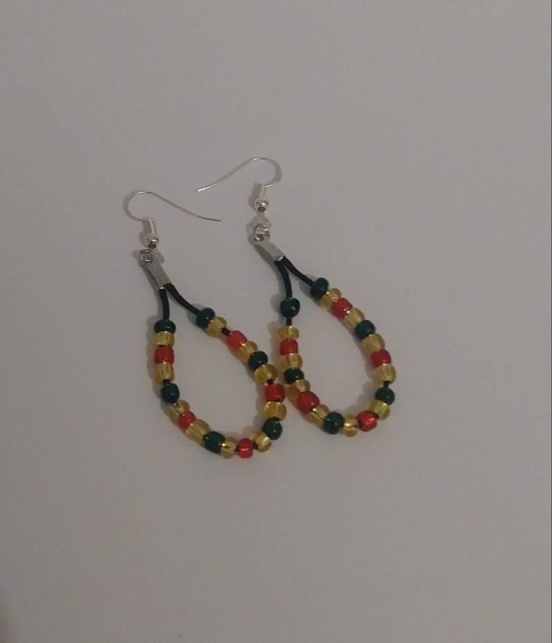 Rasta Kordel-Ohrhänger Jamaika Farben, Glasperlen von TreasuresByToya