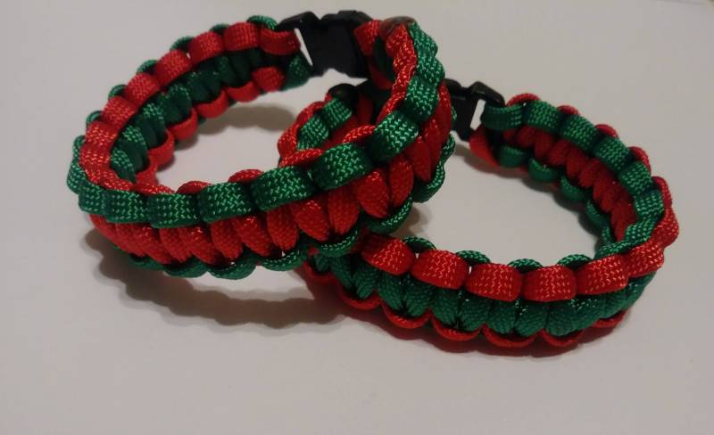 Rot & Grünes Paracord Weihnachtsarmband von TreasuresByToya