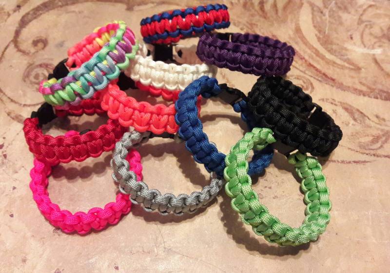 Cobra Knot Paracord Armband - Unisex Design von TreasuresByToya