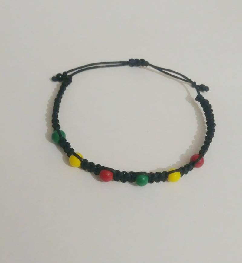 Rasta Makramee Armband Jamaika Farben, Glasperlen, Verstellbar von TreasuresByToya