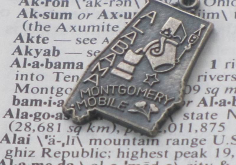 Vintage Alabama State Souvenir Anhänger Vintage Alabama State Souvenir Anhänger von TreasuresEvermore