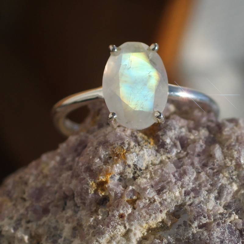 Over The Rainbow - Regenbogen Mondstein Sterling Silber Ring Größe 5.5 von TreasuresOfEarth