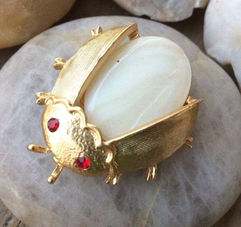 Vintage Goldene Marienkäfer Brosche von TreasuresPickers