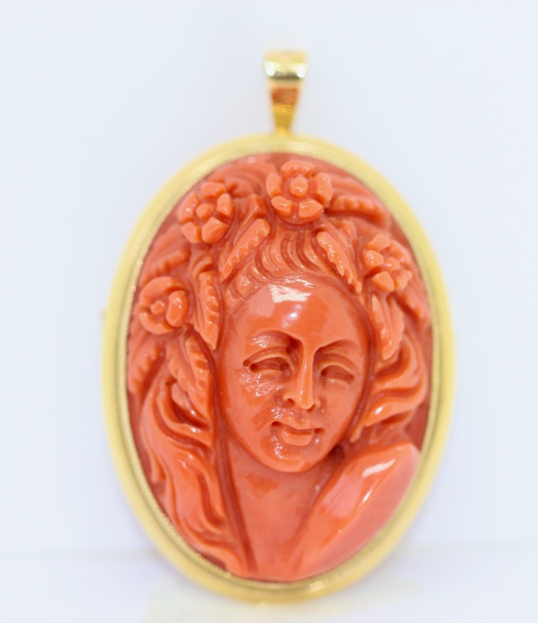 Antike Brosche, Anhänger, Korallen-Kamee, 18 Karat Gold, Weibliches Portrait, Kameo, Cameo von TreasuresWithHistory