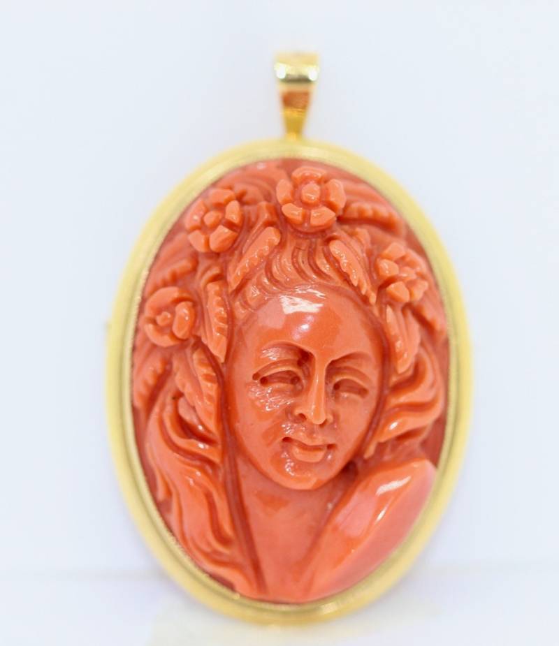 Antike Brosche, Anhänger, Korallen-Kamee, 18 Karat Gold, Weibliches Portrait, Kameo, Cameo von TreasuresWithHistory