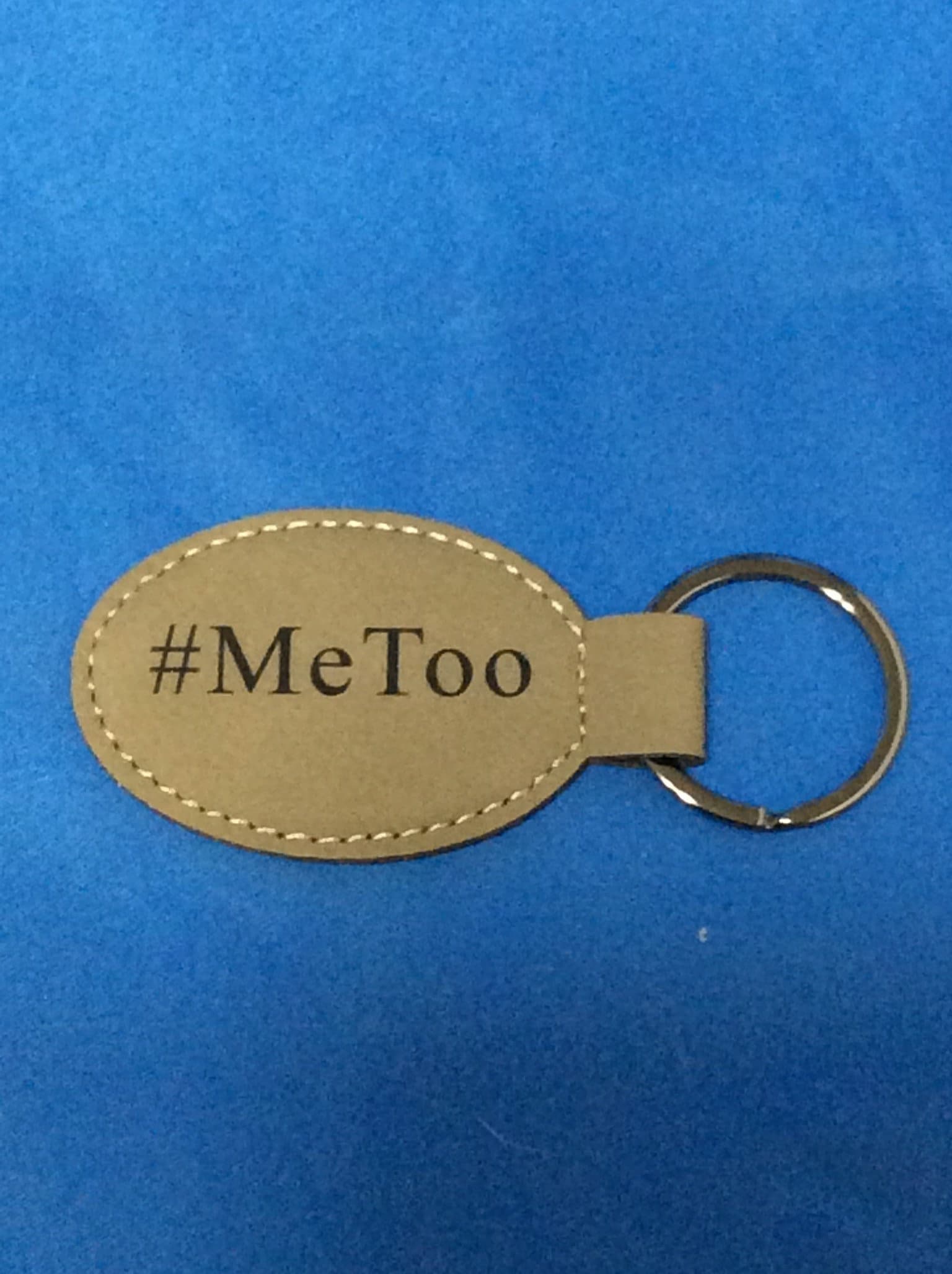 Dies Ist Eine #metoo Bewegung Kunstleder Gelasert Schlüsselanhänger/Key Ring Dies Ist Eine #metoo Bewegung Kunstleder Gelasert Schlüsselanhänger/Key Ring von TreasuresbyJoeL