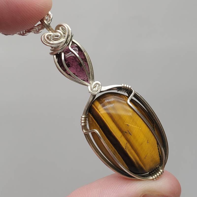 Tigerauge Und Turmalin Anhänger Halskette, Wire Wrapped Sterling Silber 56mm Lang von TreeFortBazaar