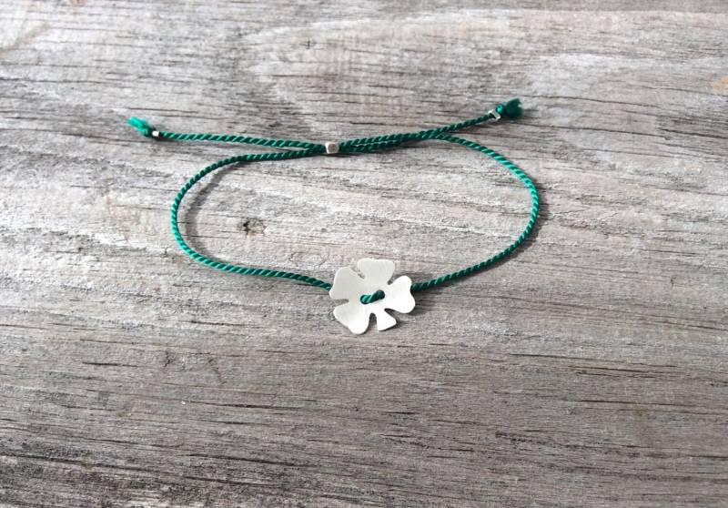 Glück Vier Blatt Klee Grün Faden Armband von TreeSwingStudio