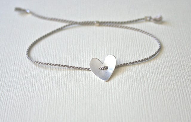 Graues Silberseidenarmband Mit Gebürstetem Sterling Silber Herz - Verstellbar von TreeSwingStudio