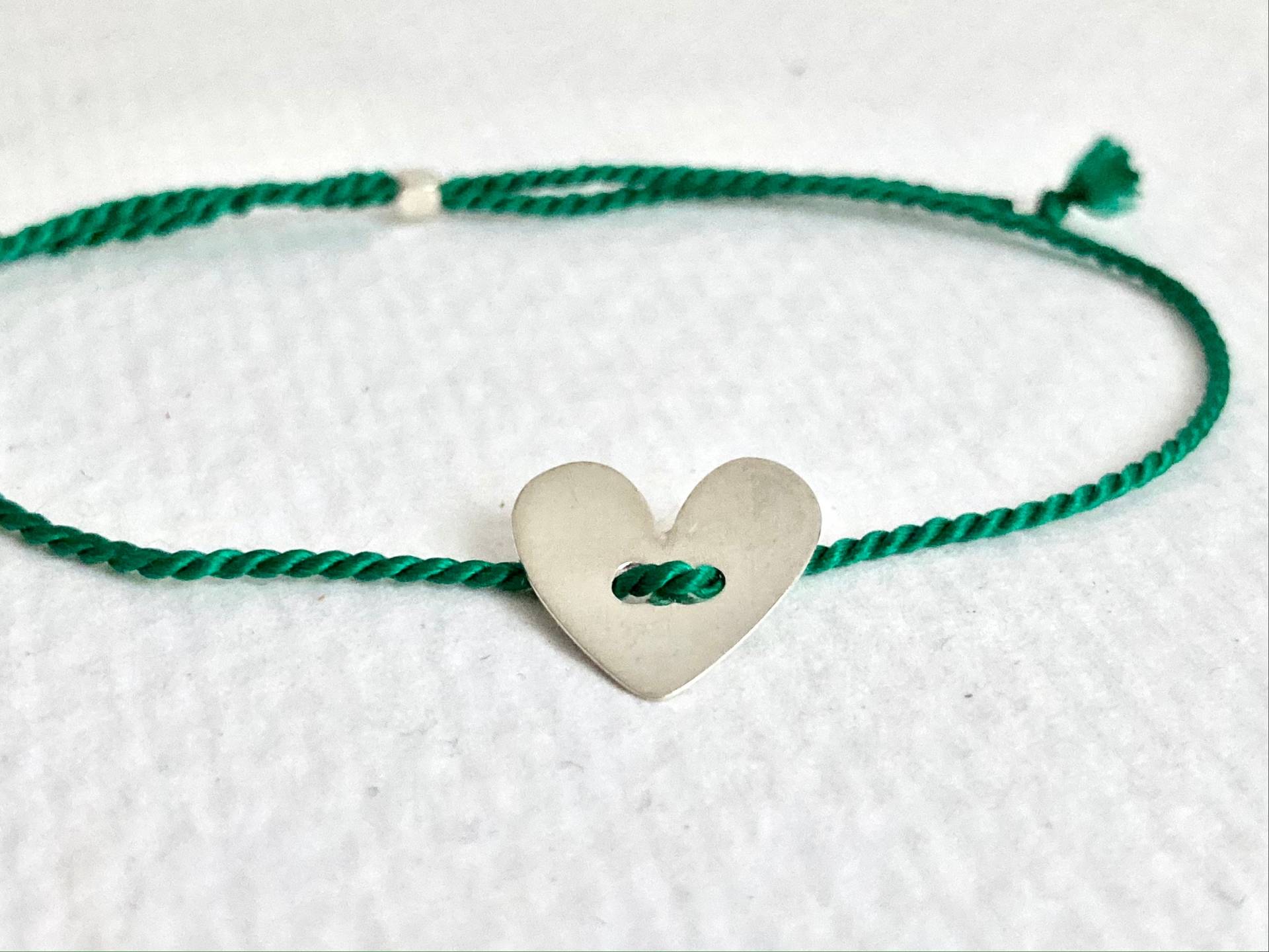 Grüne Seidenfaden Armband Mit Sterling Silber Herz - Verstellbar von TreeSwingStudio