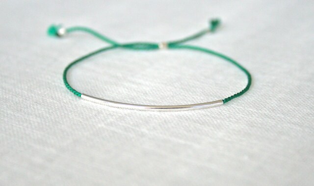 Grüner Faden Armband Mit Sterling Silber Tube - Verstellbar von TreeSwingStudio