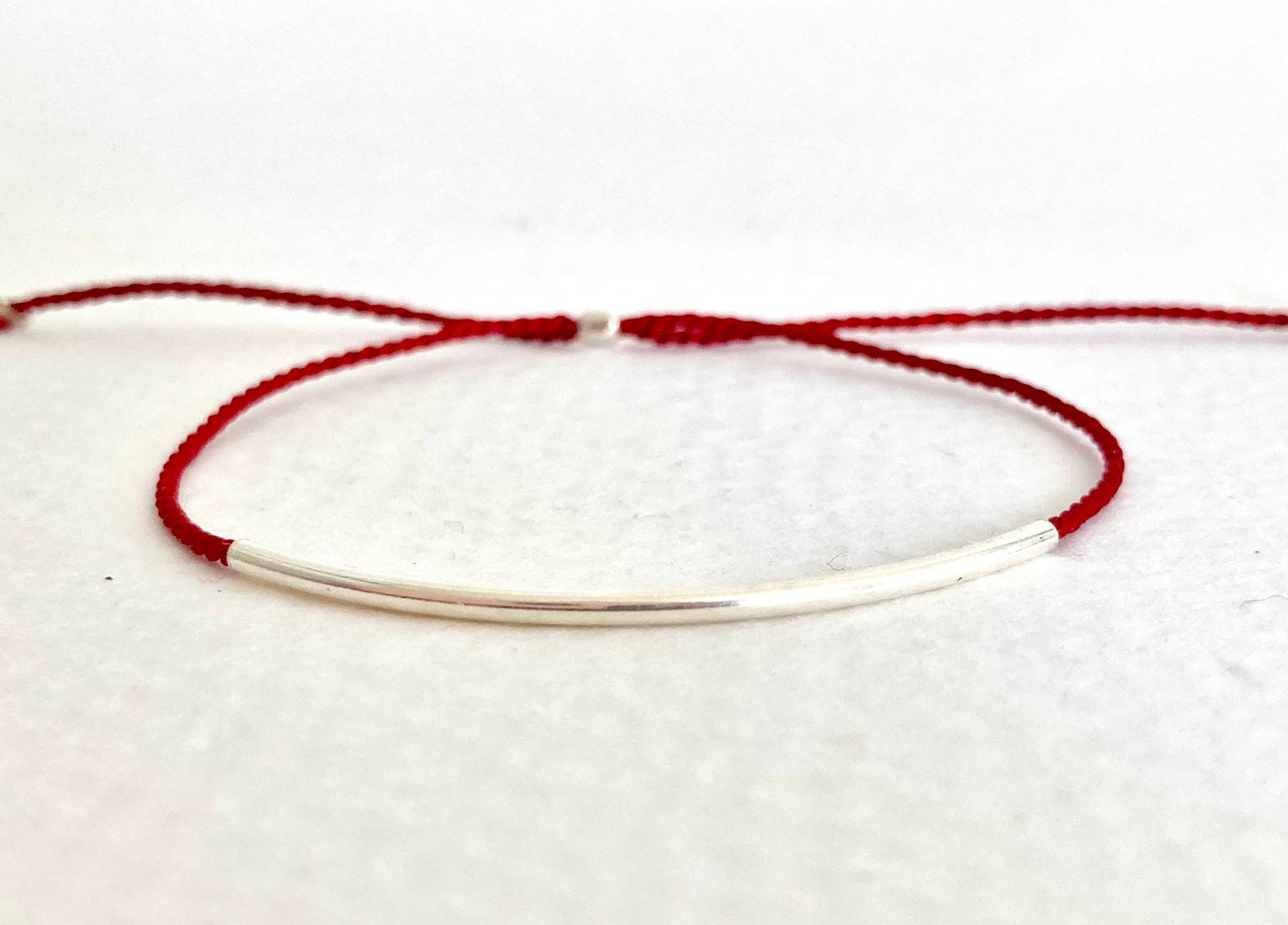Roter Faden Armband Mit Sterling Silber Tube - Verstellbar Roter Faden Armband Mit Sterling Silber Tube - Verstellbar von TreeSwingStudio
