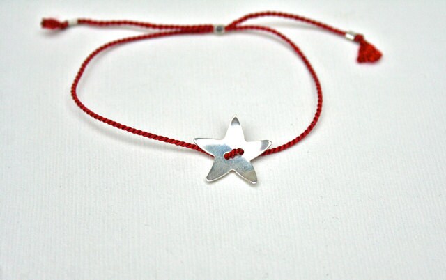 Rotes Seidenfadenarmband Mit Sterling Silber Stern - Verstellbar von TreeSwingStudio