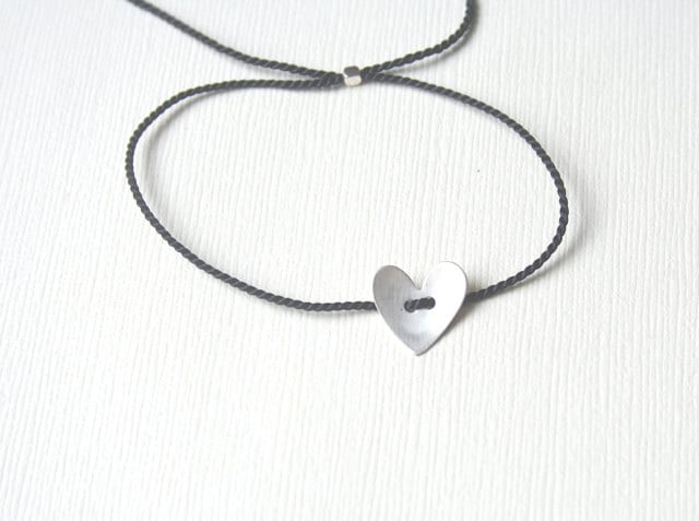 Schwarze Seidenfaden Armband Mit Sterling Silber Herz - Verstellbar von TreeSwingStudio