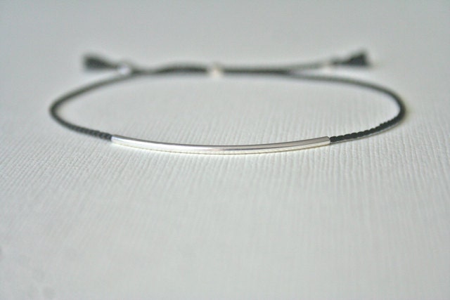 Schwarzer Faden Armband Mit Sterling Silber Tube - Verstellbar von TreeSwingStudio