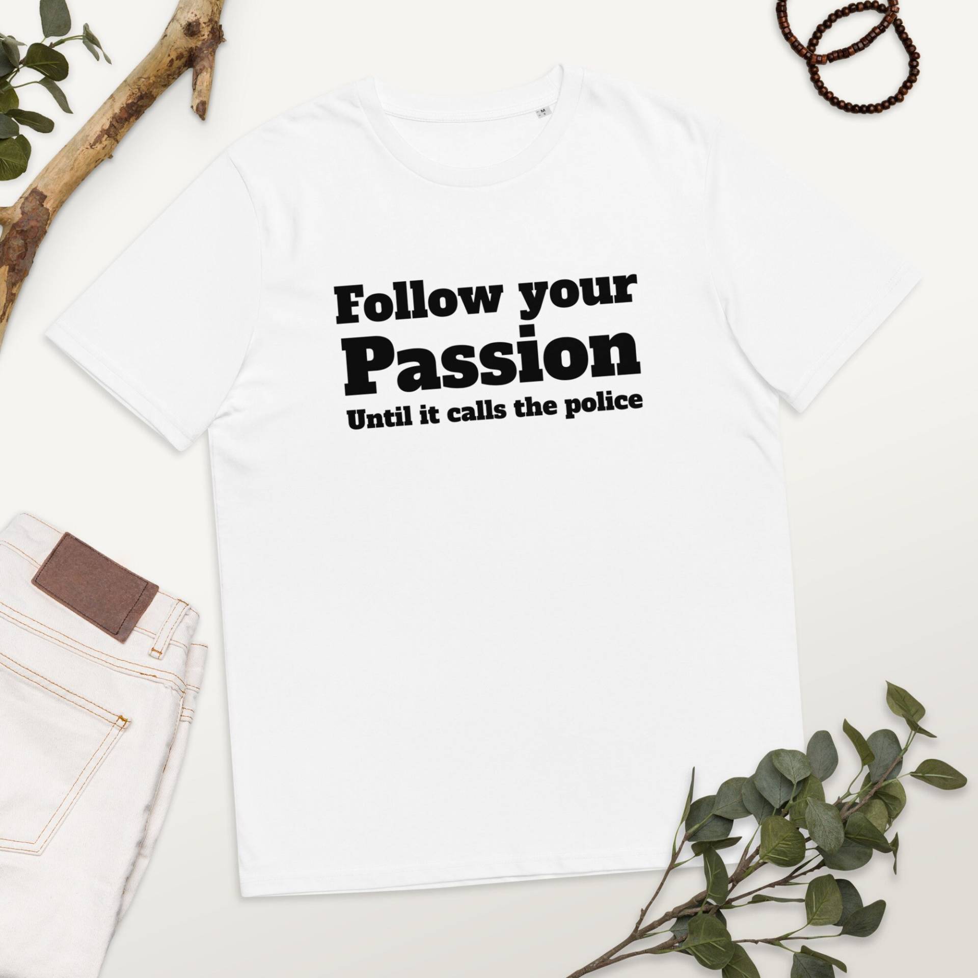 Folge Deiner Leidenschaft Unisex Bio-Baumwolle T-Shirt Folge Deiner Leidenschaft Unisex Bio-Baumwolle T-Shirt von TreeTopTravel