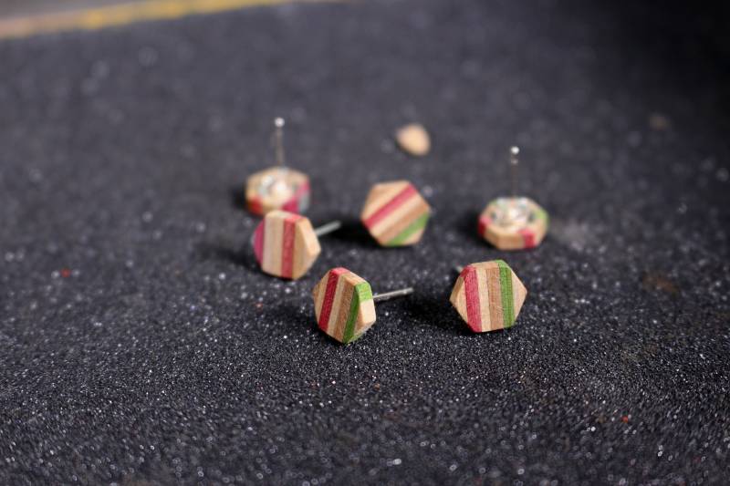 Hexagon Ohrstecker Aus Recycelten Skateboards | 925Er Silber Hexagon Ohrstecker Aus Recycelten Skateboards | 925Er Silber von Treeflip