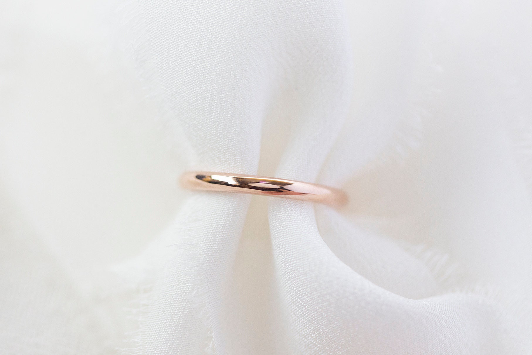 Alex Dome Band | 2mm - 14K Rosegold Eheringe Handgefertigter Schmuck von Treenbee