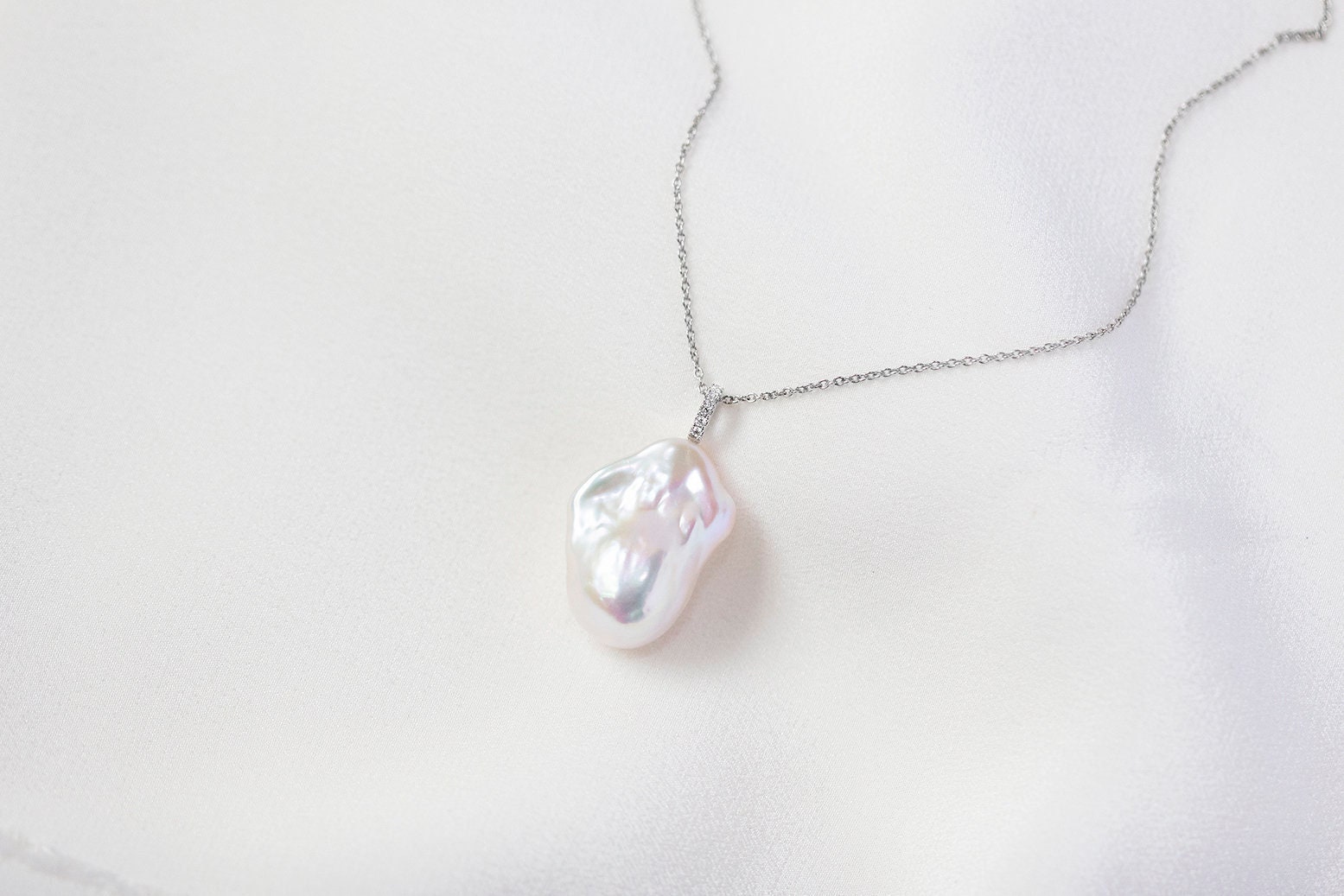 Claudine Barock Perlen Diamant Halskette - 14K Weißgold Handgemachter Schmuck von Treenbee