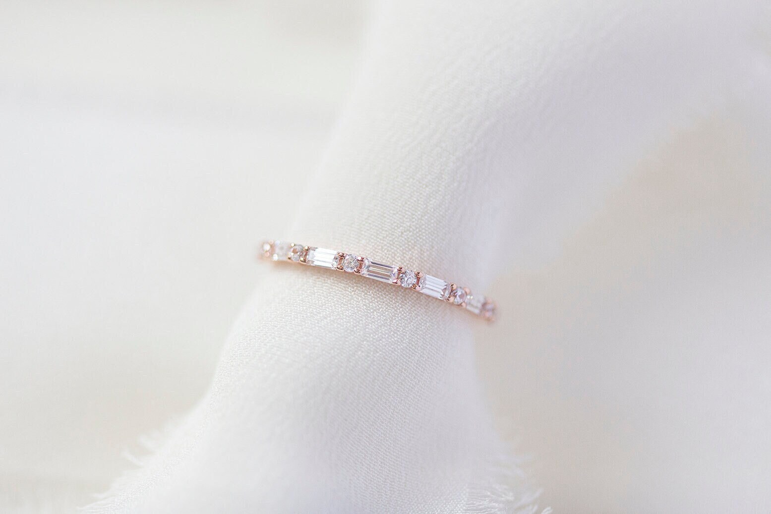 Interstellar - 14K Roségold Diamant Halb Ewigkeit Ring von Treenbee