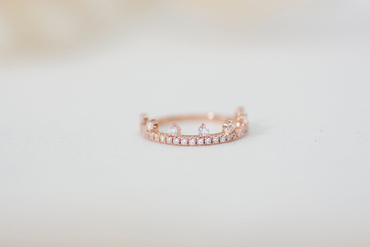 Mallorie Pavé - 14K Rose Gold Diamant Halbe Ewigkeit Tiara Ring Handgemachte Schmuck von Treenbee