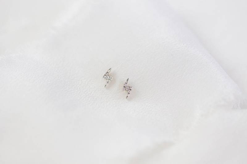 Mini Blitz Ohrringe - 14K Weiß Gold Beleuchtung Diamant Ohrstecker Handgemachter Schmuck von Treenbee