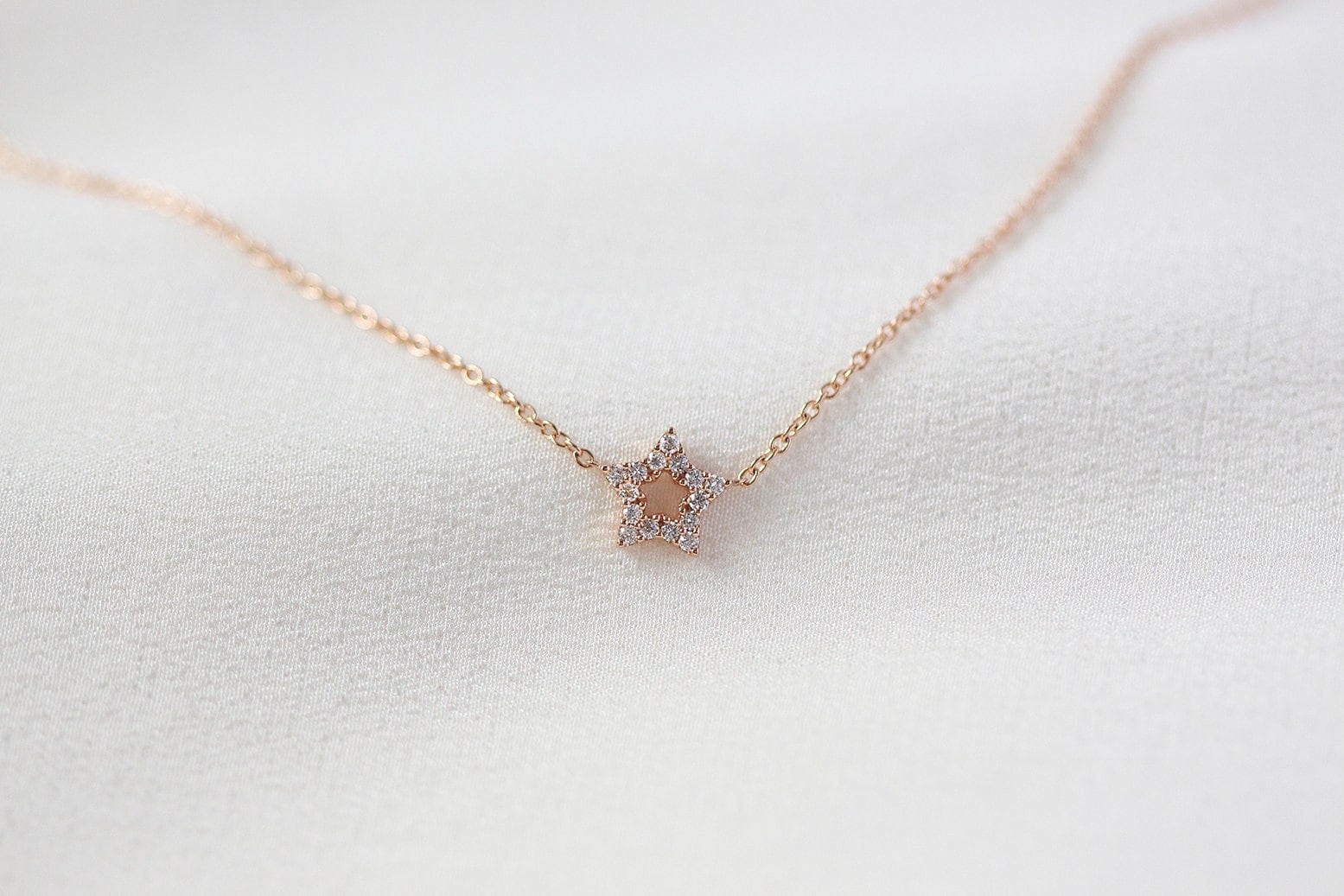 Mini Diamant Stern Halskette - 14K Roségold Charm Handgemachter Schmuck Mini Diamant Stern Halskette - 14K Roségold Charm Handgemachter Schmuck von Treenbee