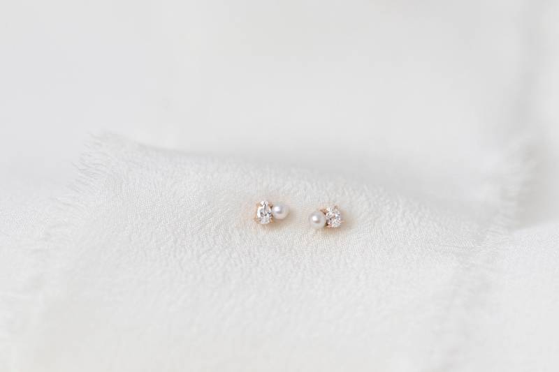 Mini Duet Ohrstecker - Massiv 14K Rose Gold Natürliche Süßwasser Perle Toi Et Moi Diamant Handgemachter Schmuck von Treenbee