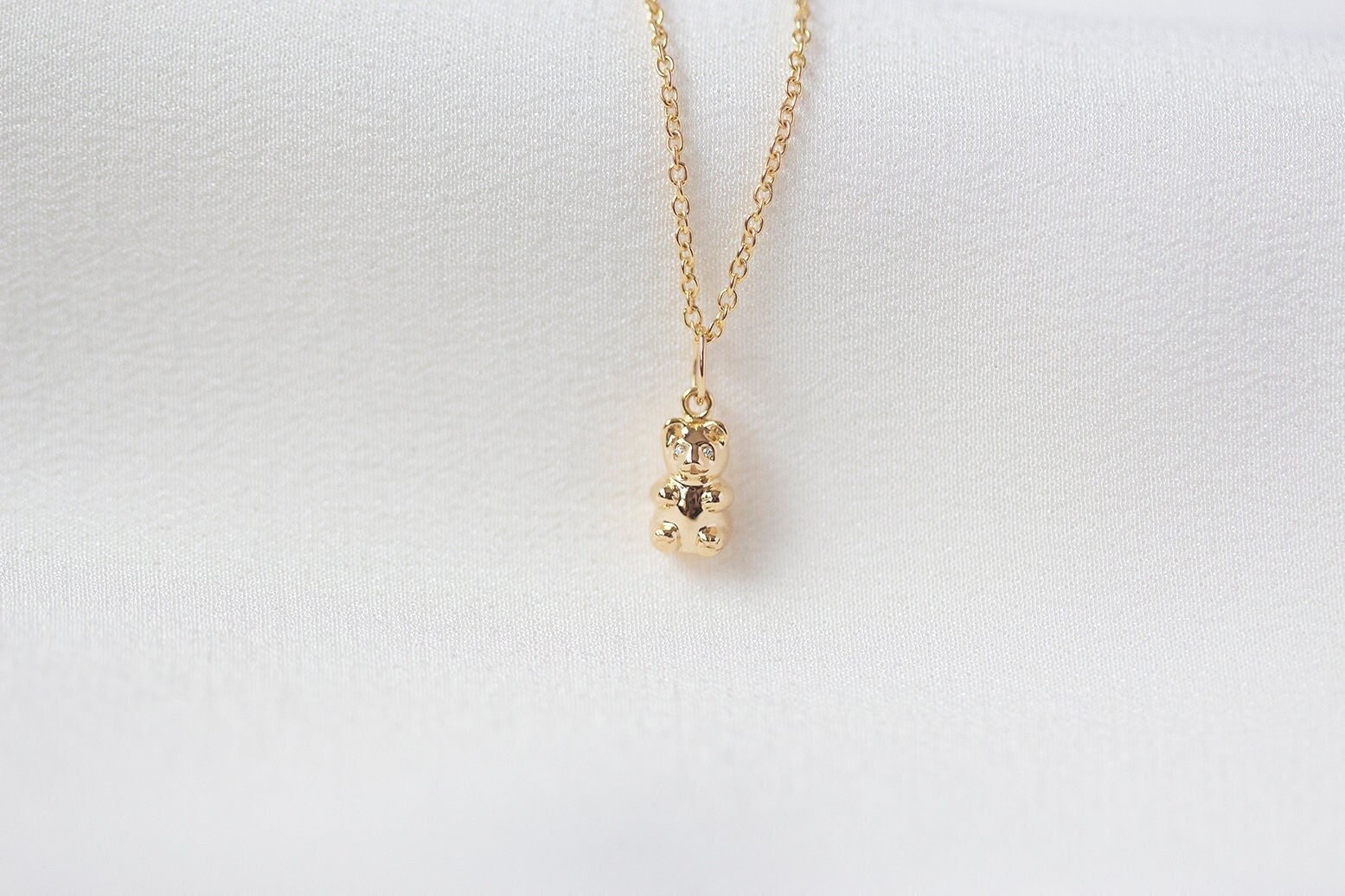 Mini Gummibär Halskette - 14K Gelbgold Diamant Auge Charm Handgemachter Schmuck von Treenbee