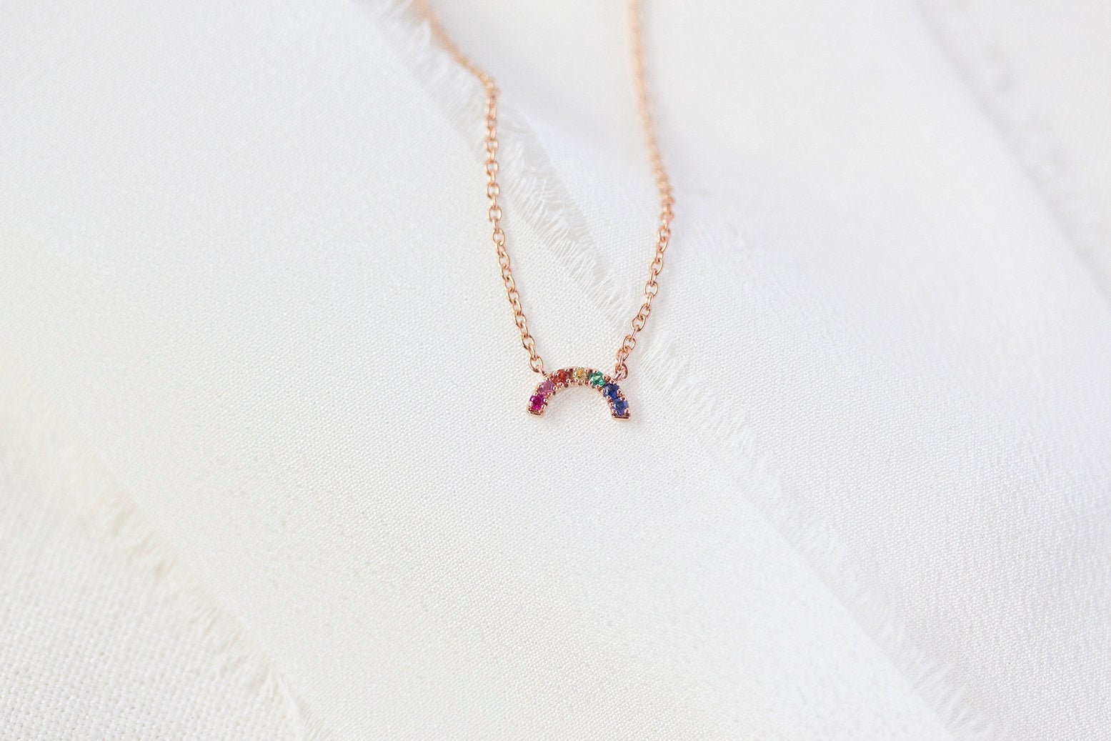 Mini Regenbogen Halskette - 14K Roségold Saphir Handgemachter Schmuck von Treenbee