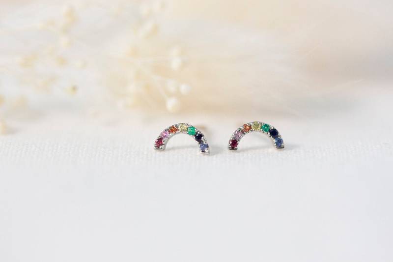 Mini Regenbogen Ohrringe - 14K Weißgold Saphir Ohrstecker Handgemachter Schmuck von Treenbee