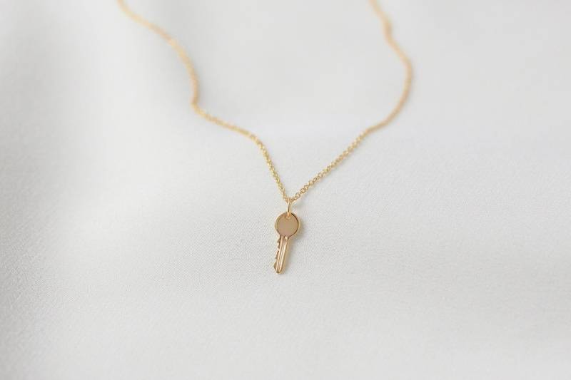 Mini Schlüssel Halskette - 14K Gelbgold Anhänger Handgemachter Schmuck von Treenbee