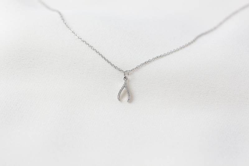 Ready-To-Ship - Mini Wishbone Halskette 14K Weißgold Charm Handgefertigter Schmuck von Treenbee