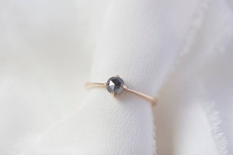 Selene - 14K Gelbgold Natürlicher Salz Und Pfeffer Diamant Kompass Ring Handgemachter Schmuck von Treenbee