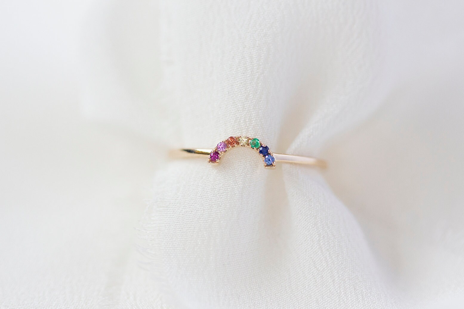 Versandfertig - Mini Regenbogen Ring 14K Gelbgold Saphir Handgemachter Schmuck von Treenbee